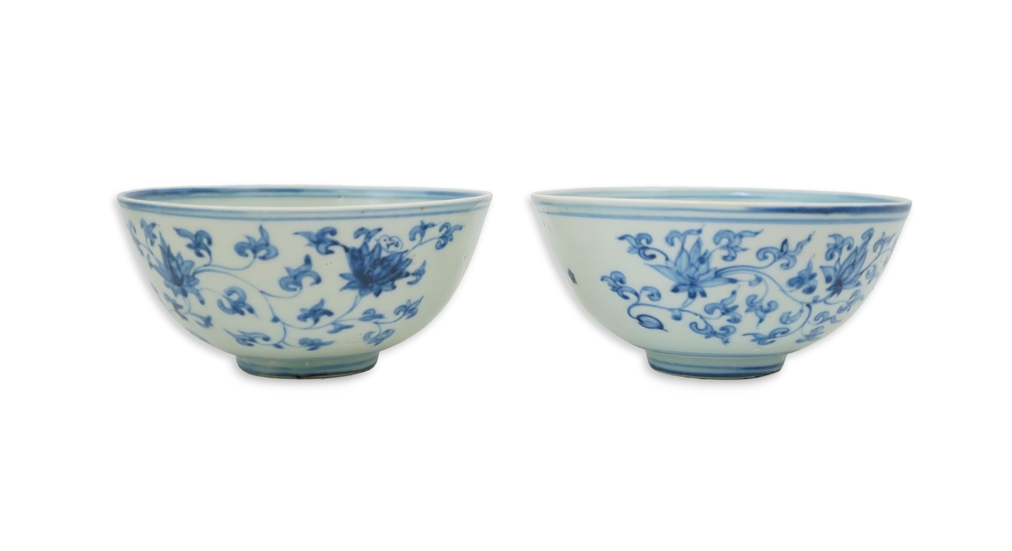 A pair of Chinese blue and white bowls, Ming Dynasty